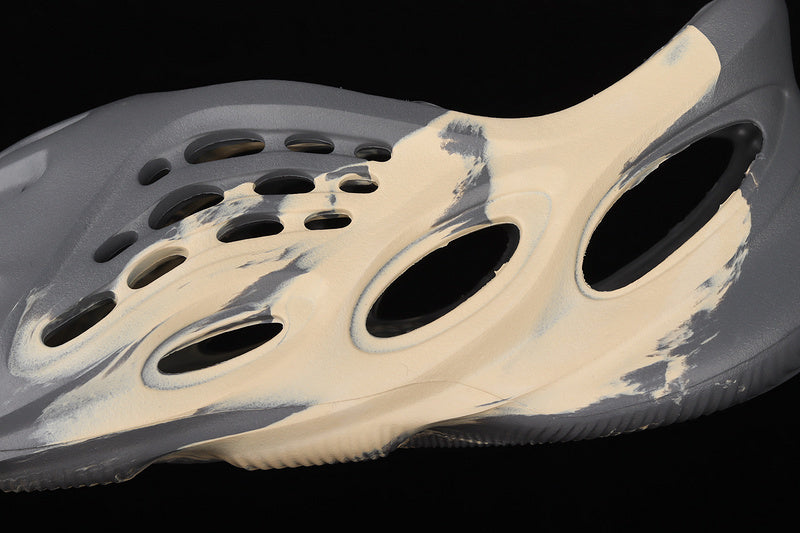 Yeezy Foam Runner “Sand Moon Grey”