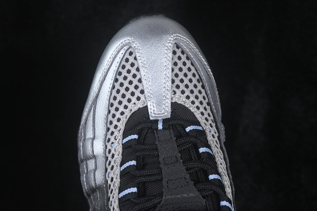 Air max 95 x Palace “Metallic Silver Aluminum”