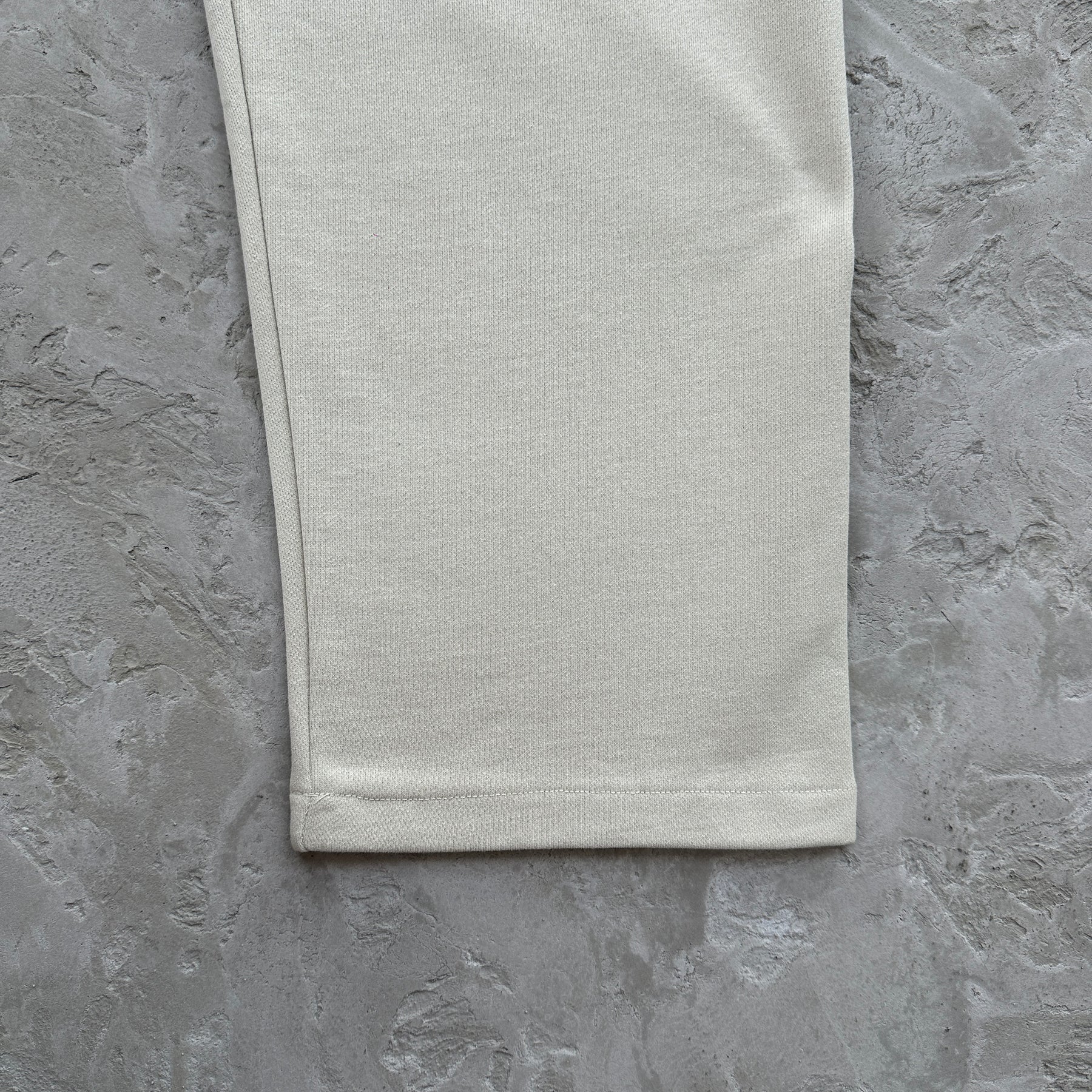 Conjunto Corteiz “Woosh Open Hem Sweatp”