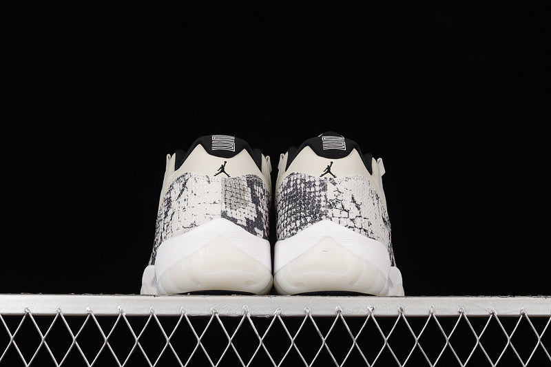 Air Jordan 11 Low ” Light Bone ”