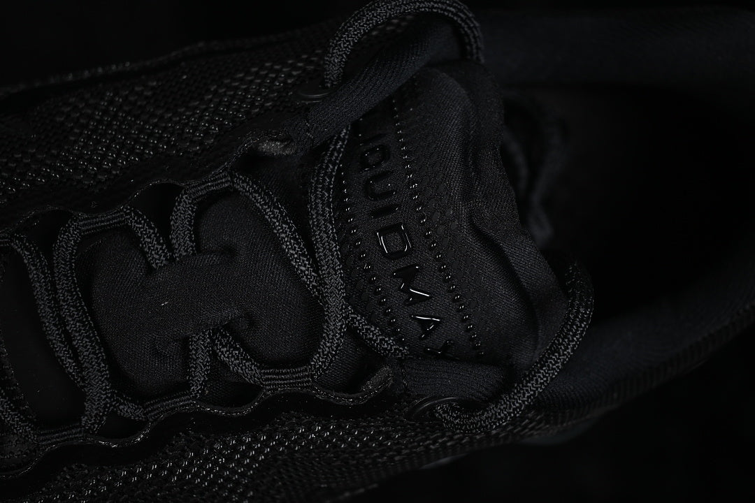 Air Liquid Max ”Triple Black”