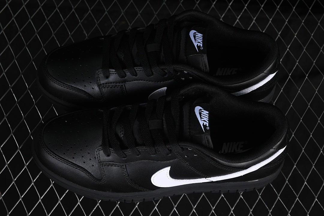 Dunk “Black White Swoosh”