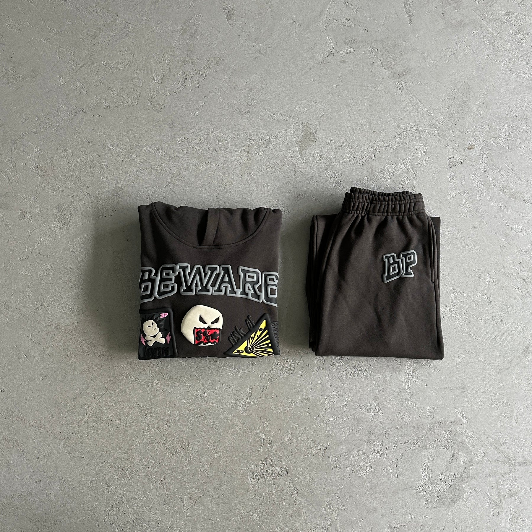 Conjunto Broken Planet “Beware Soot”