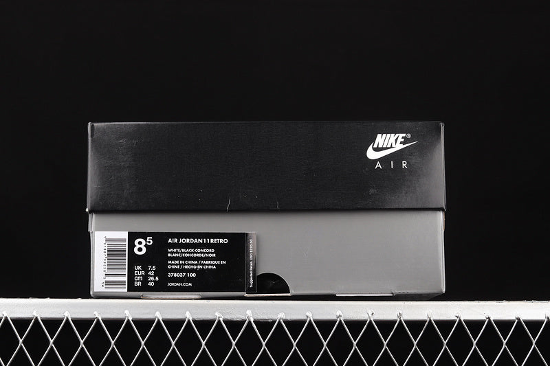 Air Jordan 11 ” Concord ”