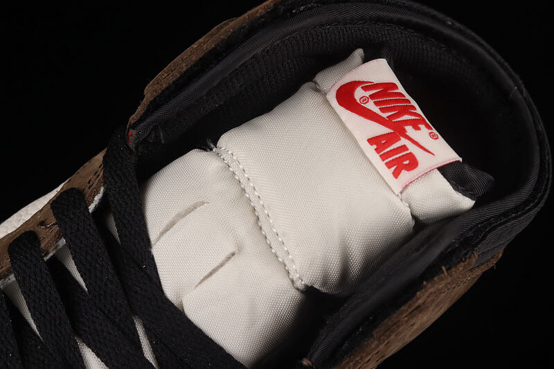 Jordan 1 x Travis Scott