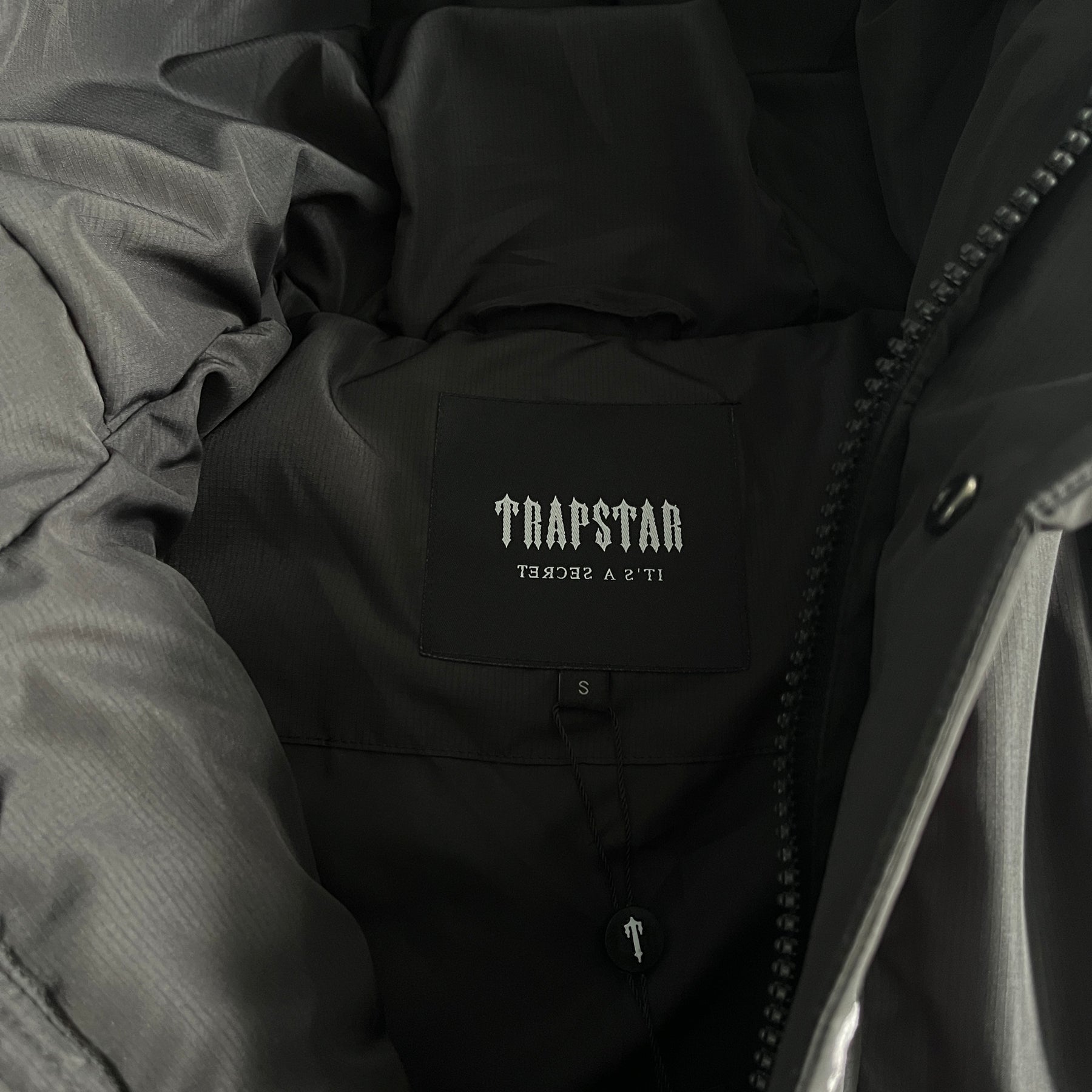 Jaqueta Trapstar “Decoded 2022 Hooded” ( Blackout )