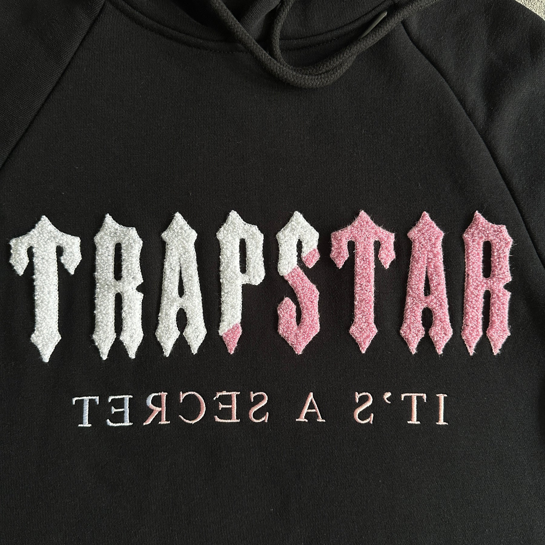 Conjunto Trapstar “Decoded Chenille” ( Rosa )