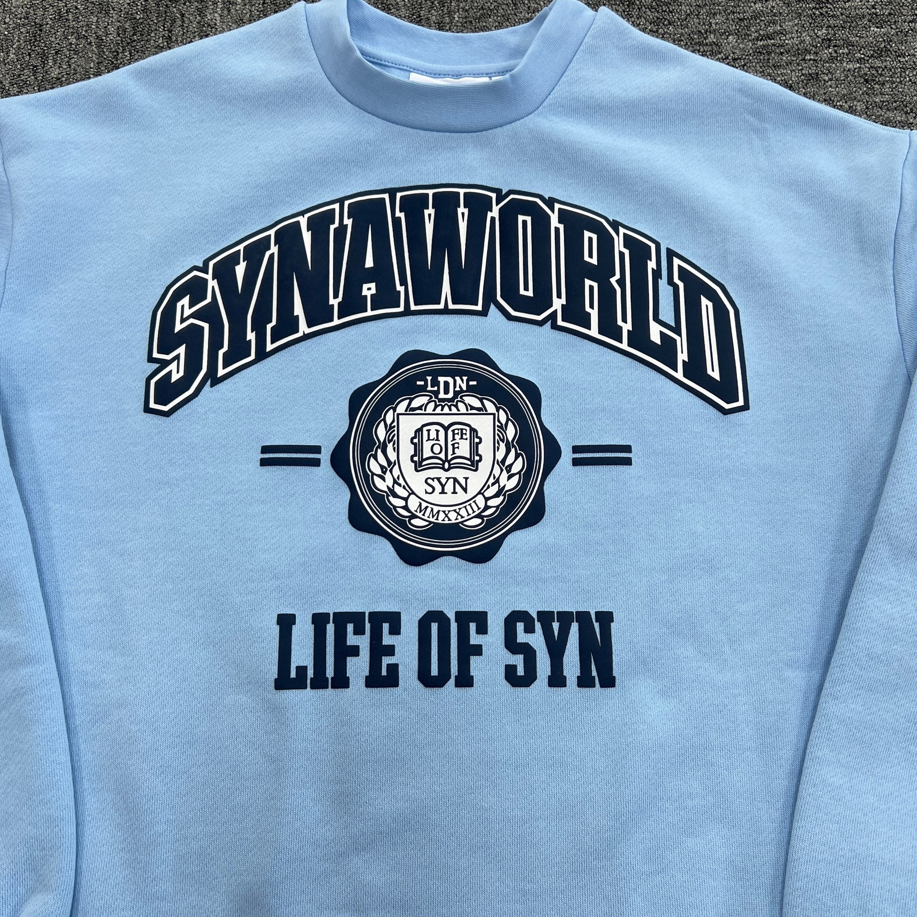 Conjunto Syna World “Varsity Crew“ ( Azul )