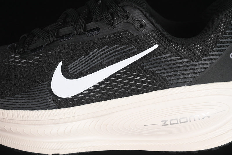 Air Zoom Vomero 18 “White Black”