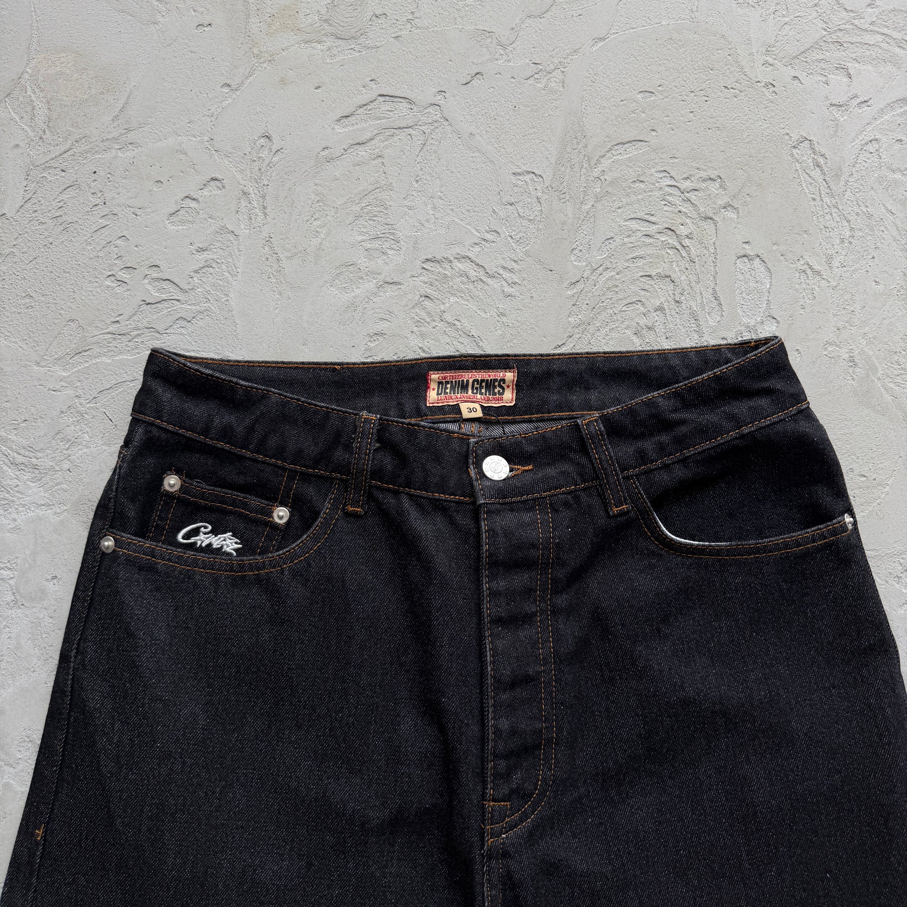 Calça Corteiz “Crest Chainstitch Baggy Jeans”