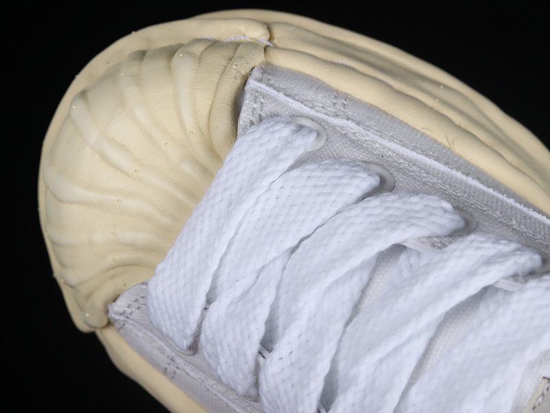 Mihara Yasuyu “Shell Head” ( Branco )