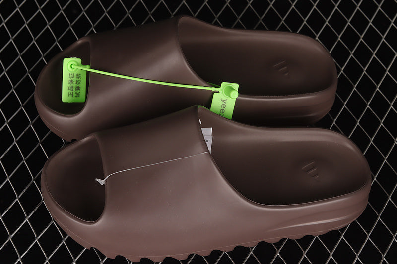 Yeezy Slide “Soot 2021”