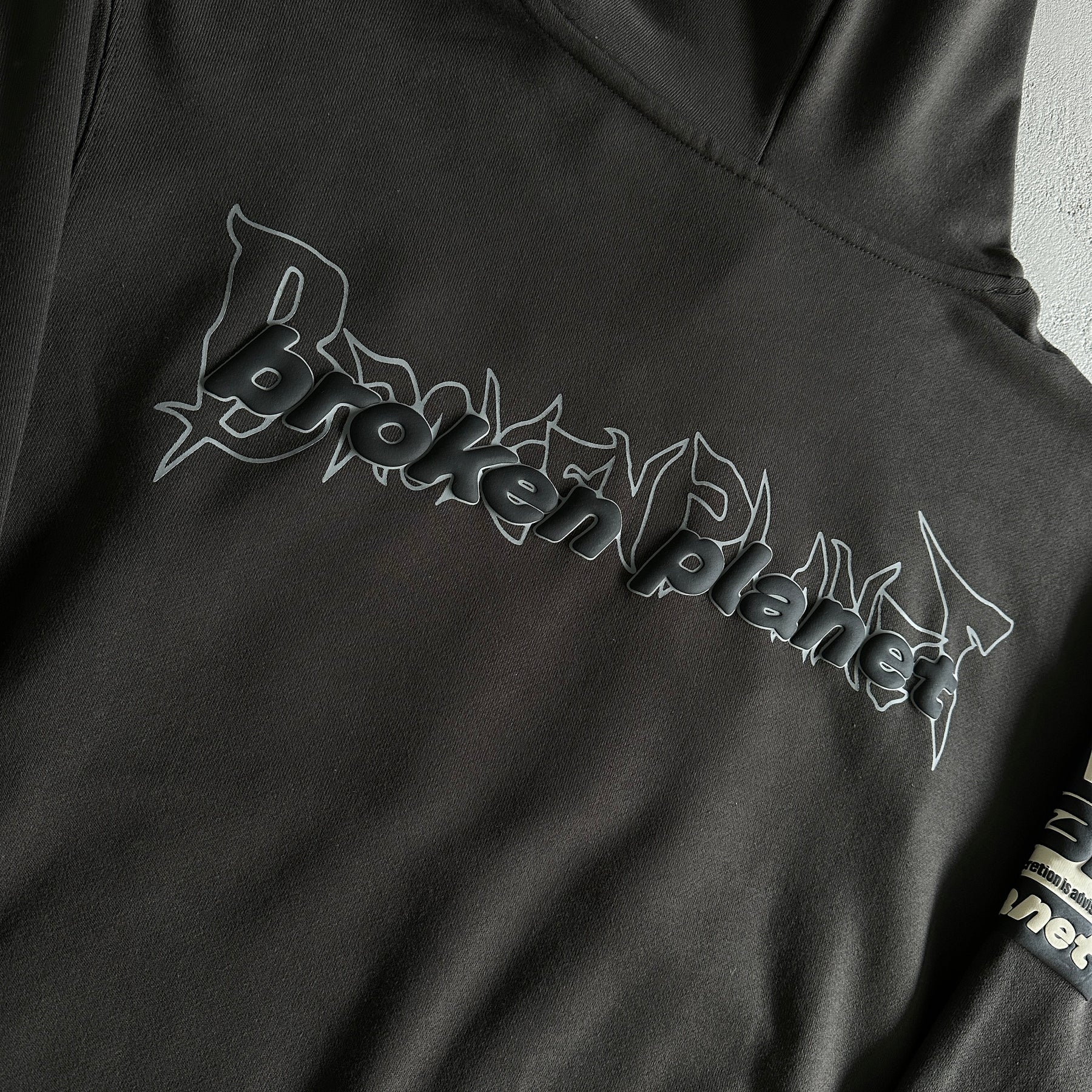 Conjunto Broken Planet “Beware Soot”