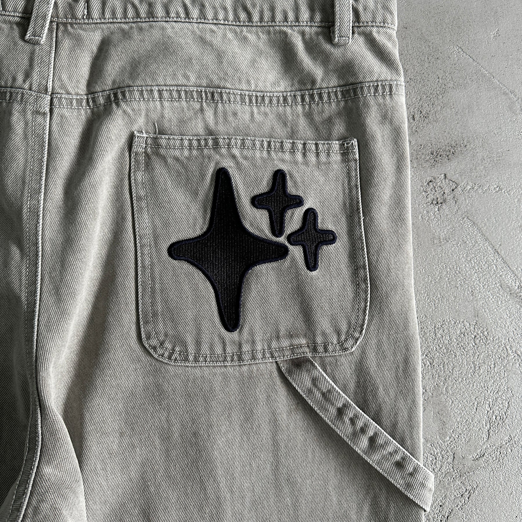 Calça Broken Planet “Black Star Pants”
