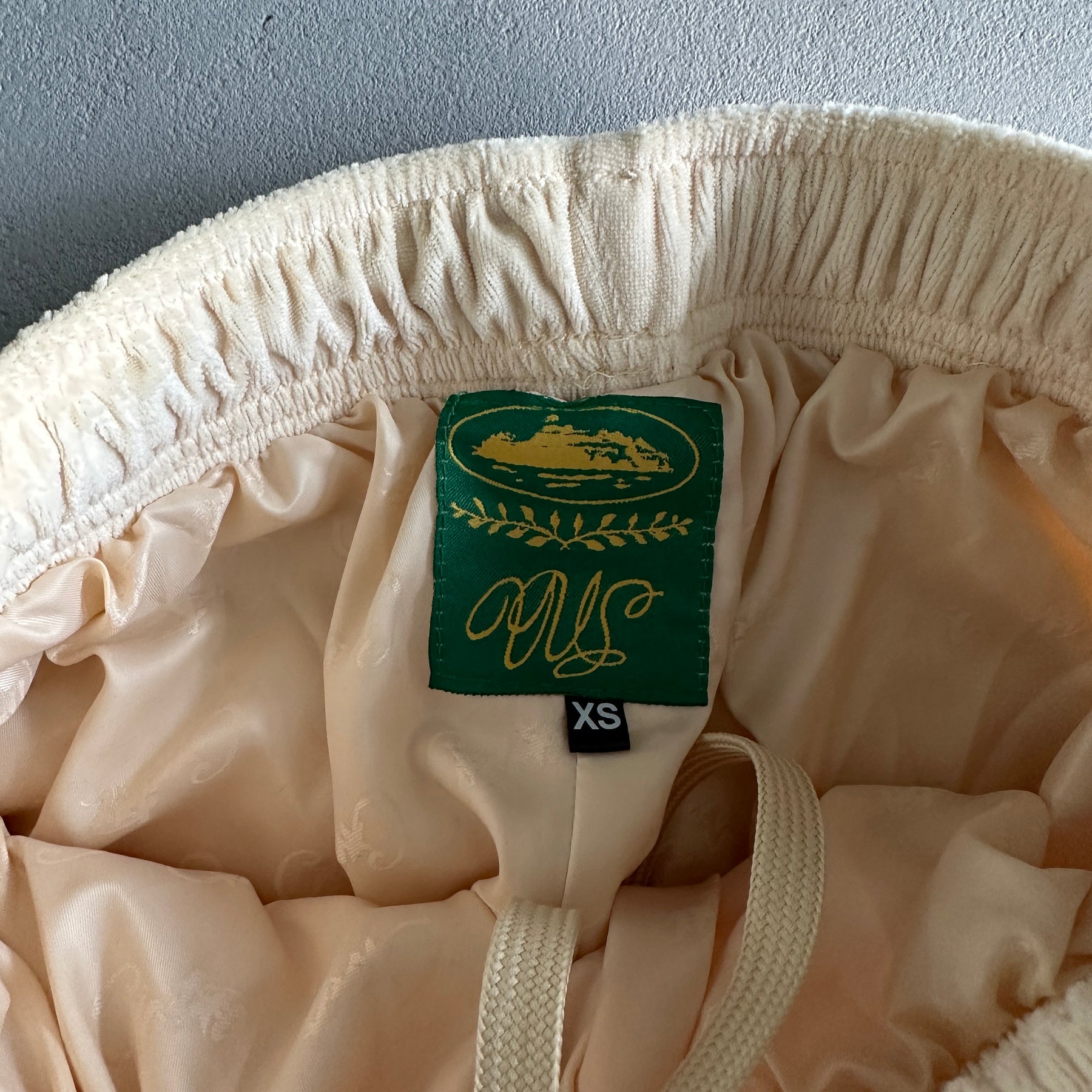 Conjunto Corteiz “Velor" Bege