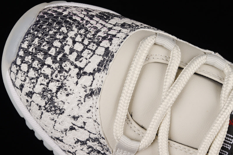 Air Jordan 11 Low ” Light Bone ”