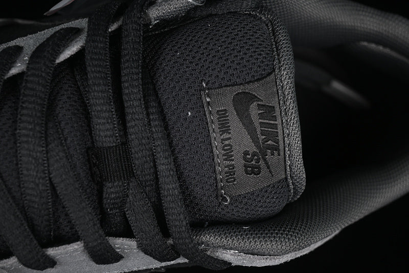 Dunk “Dark smoke grey”