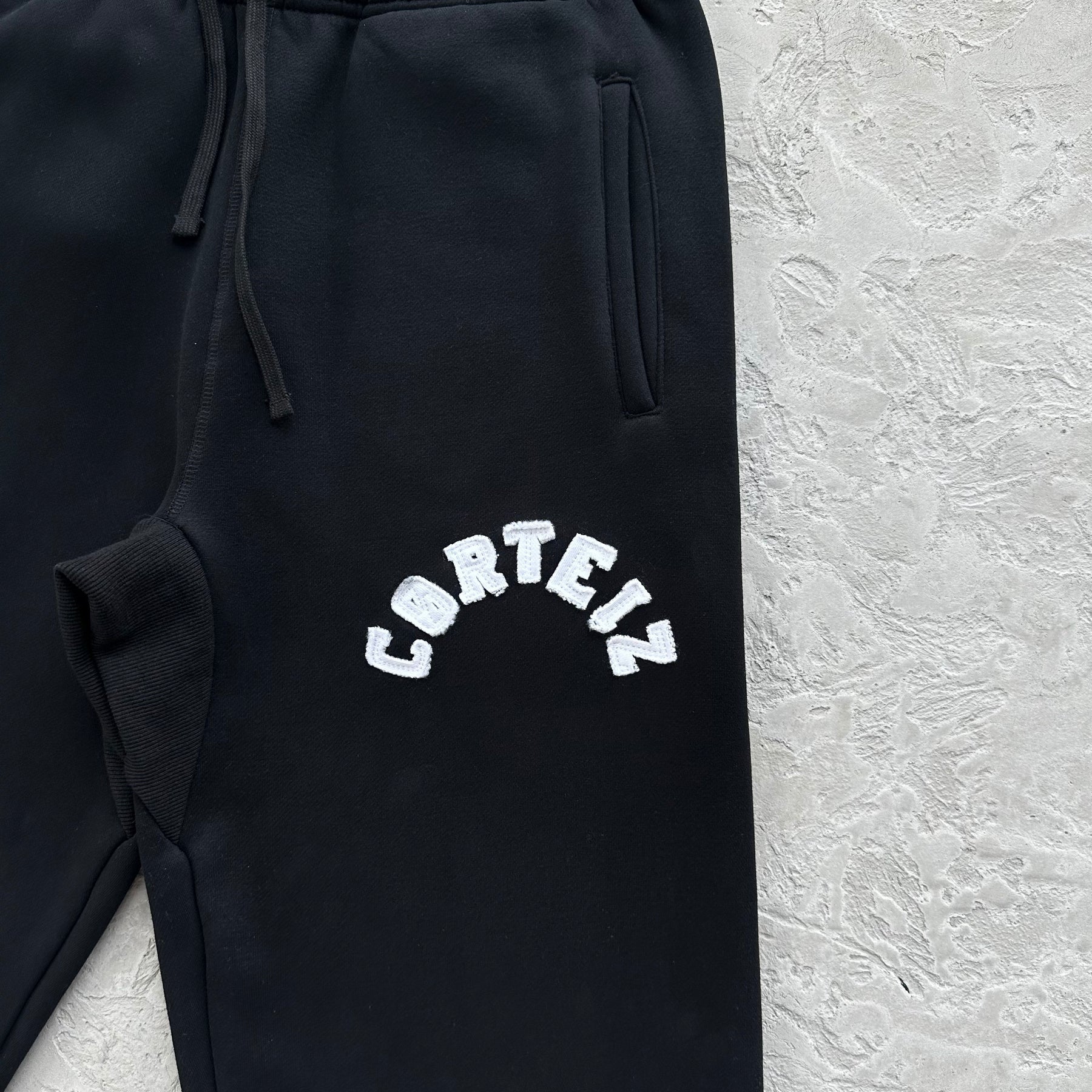 Conjunto Corteiz “College Arch Open” ( Preto )