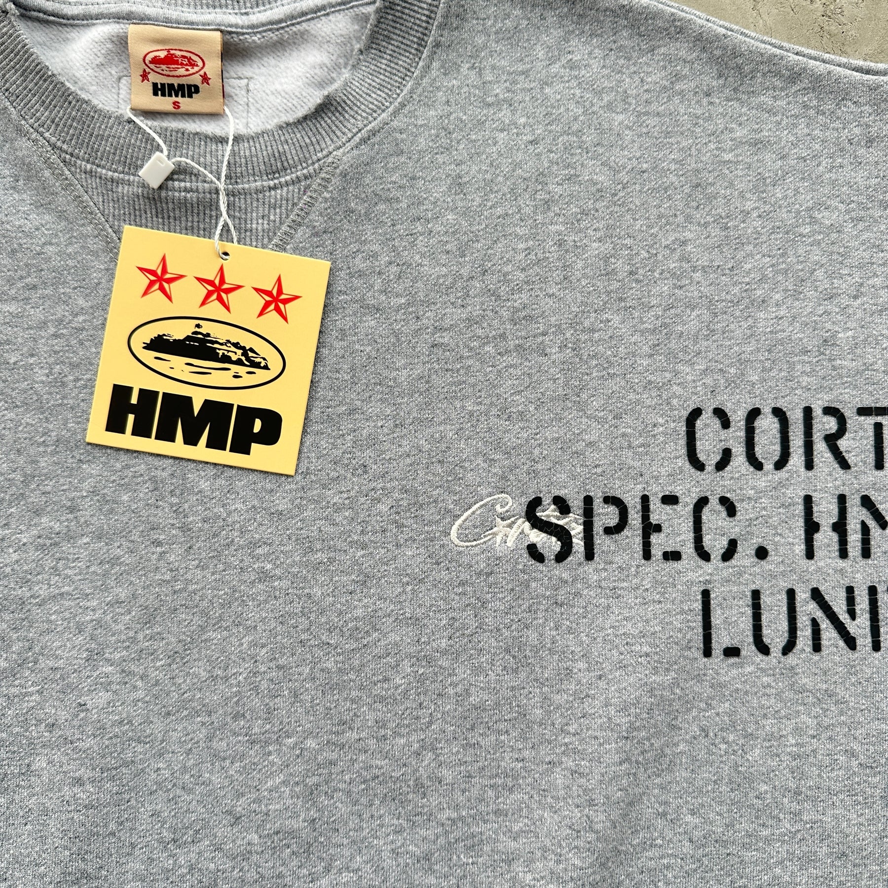 Conjunto Corteiz “HMP Stencil crewneck” ( Cinza )
