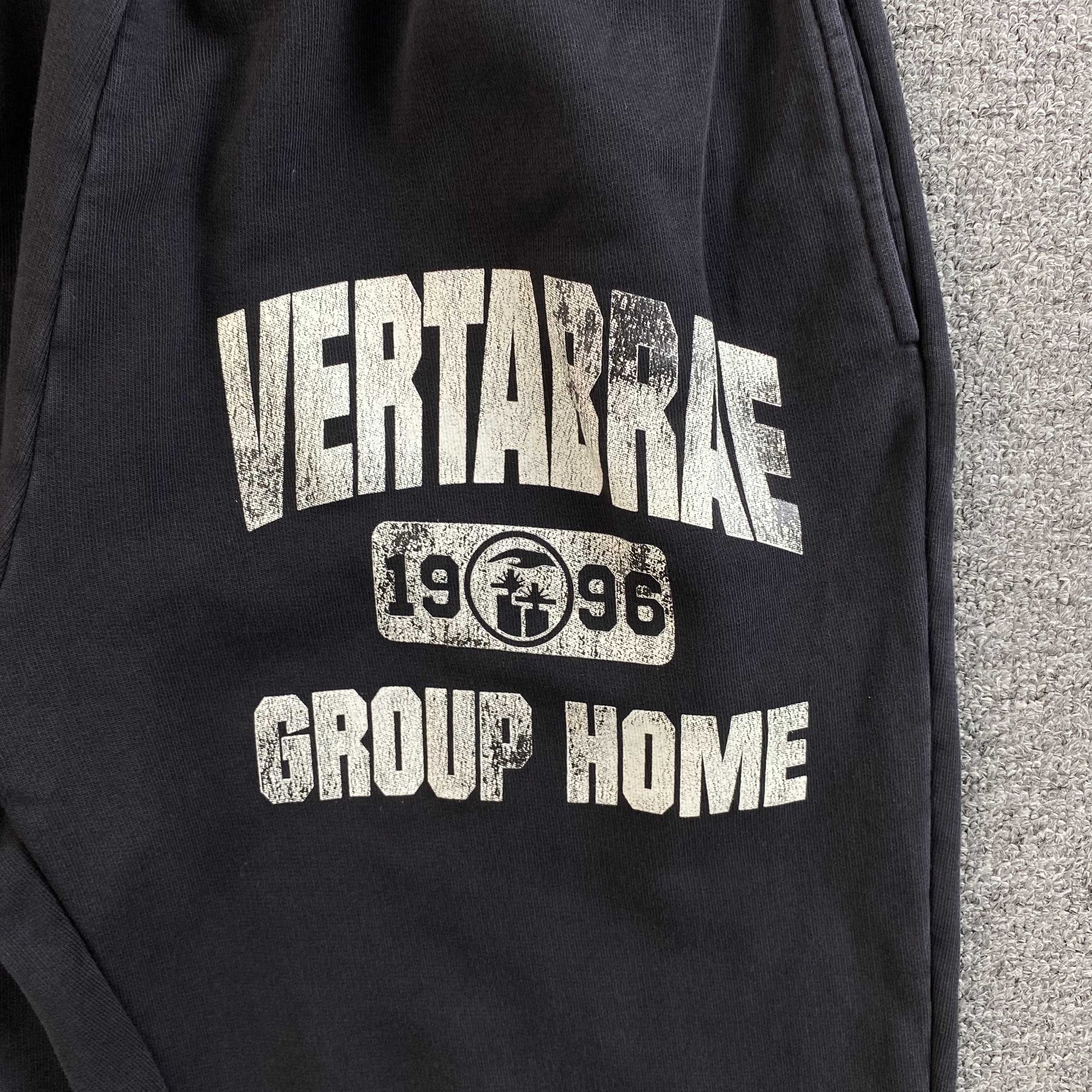 Calça Vertabrae “Group Home”