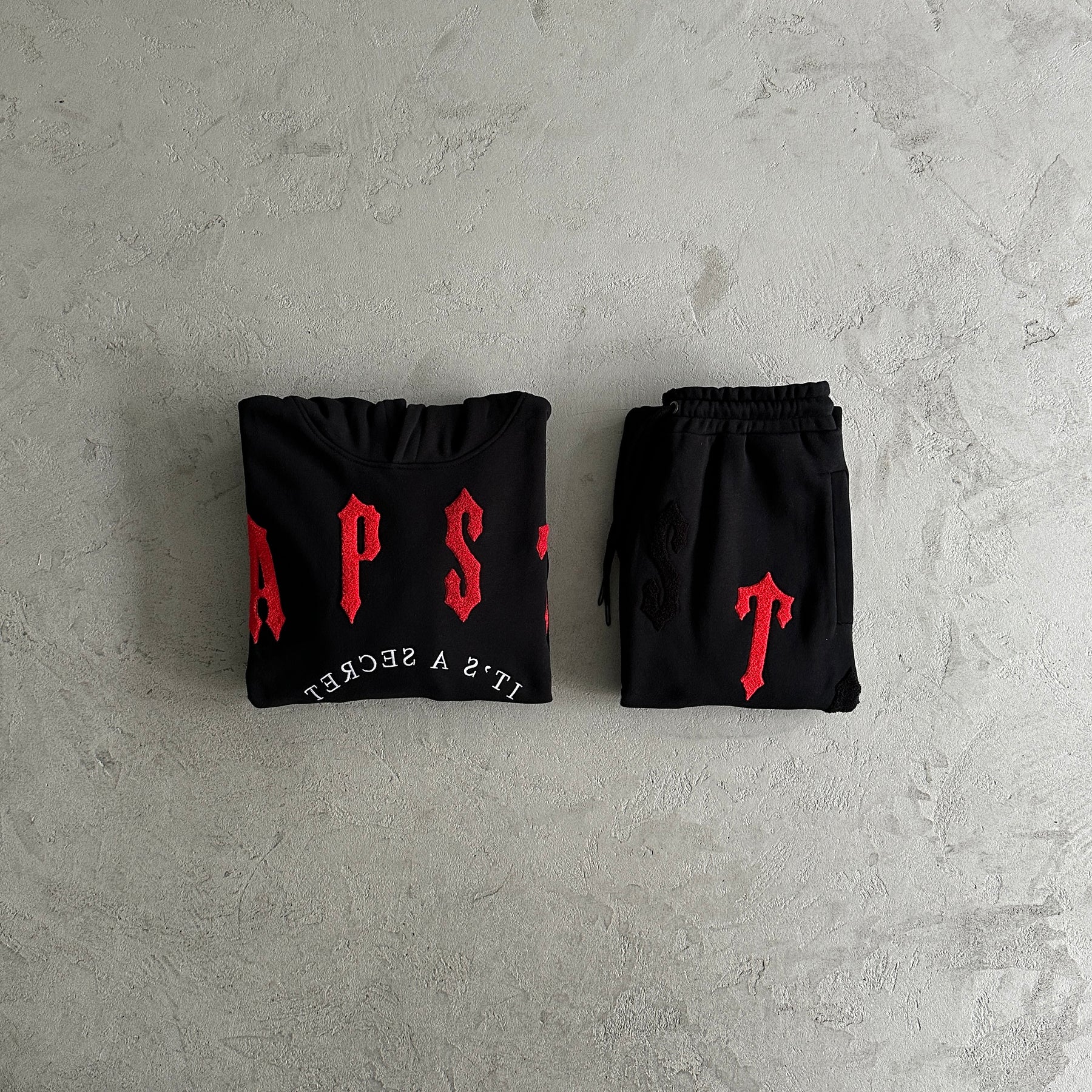 Conjunto Trapstar “Irogate Arch Chenille”