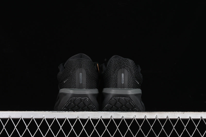 Air Zoom Winflo 11 “Black”