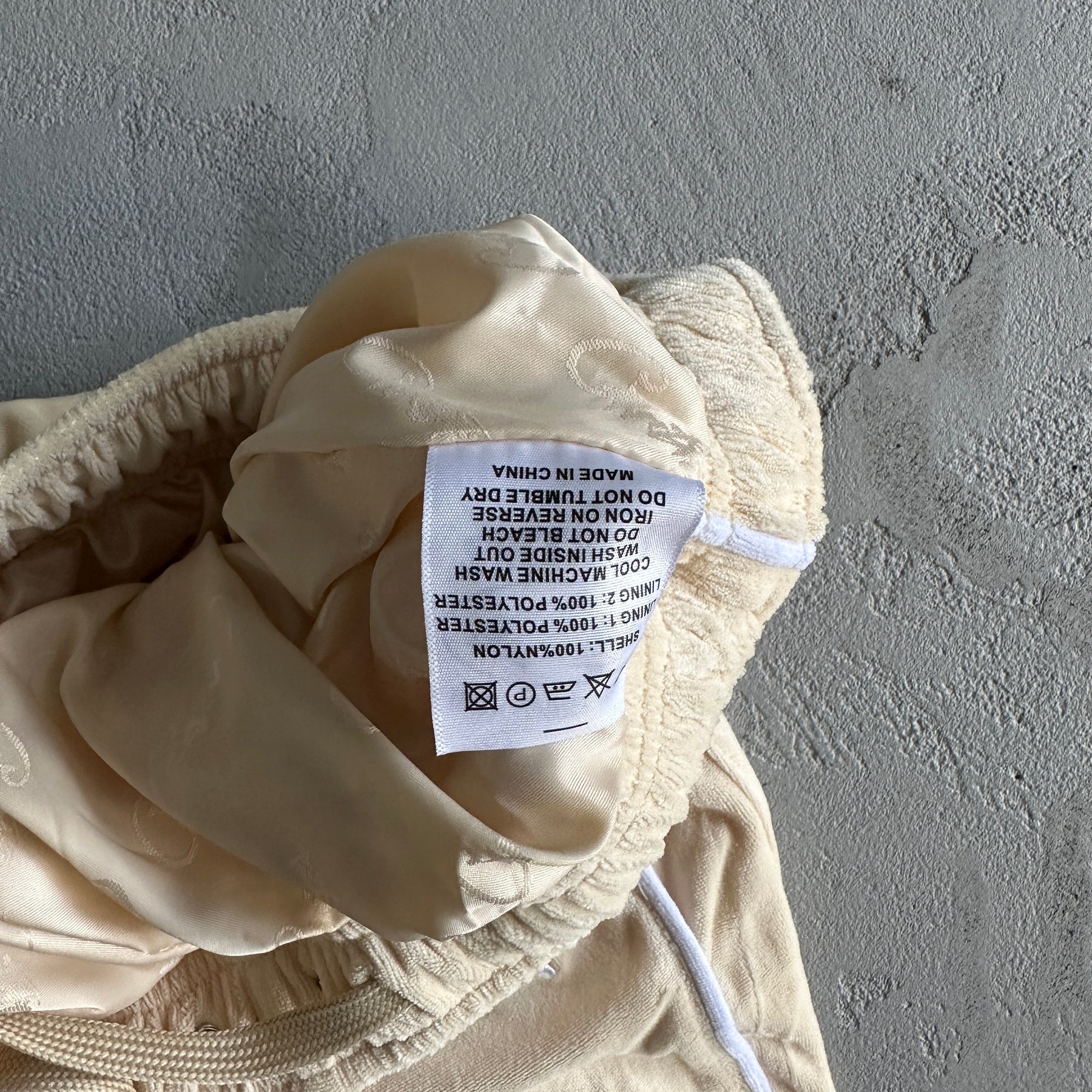 Conjunto Corteiz “Velor" Bege