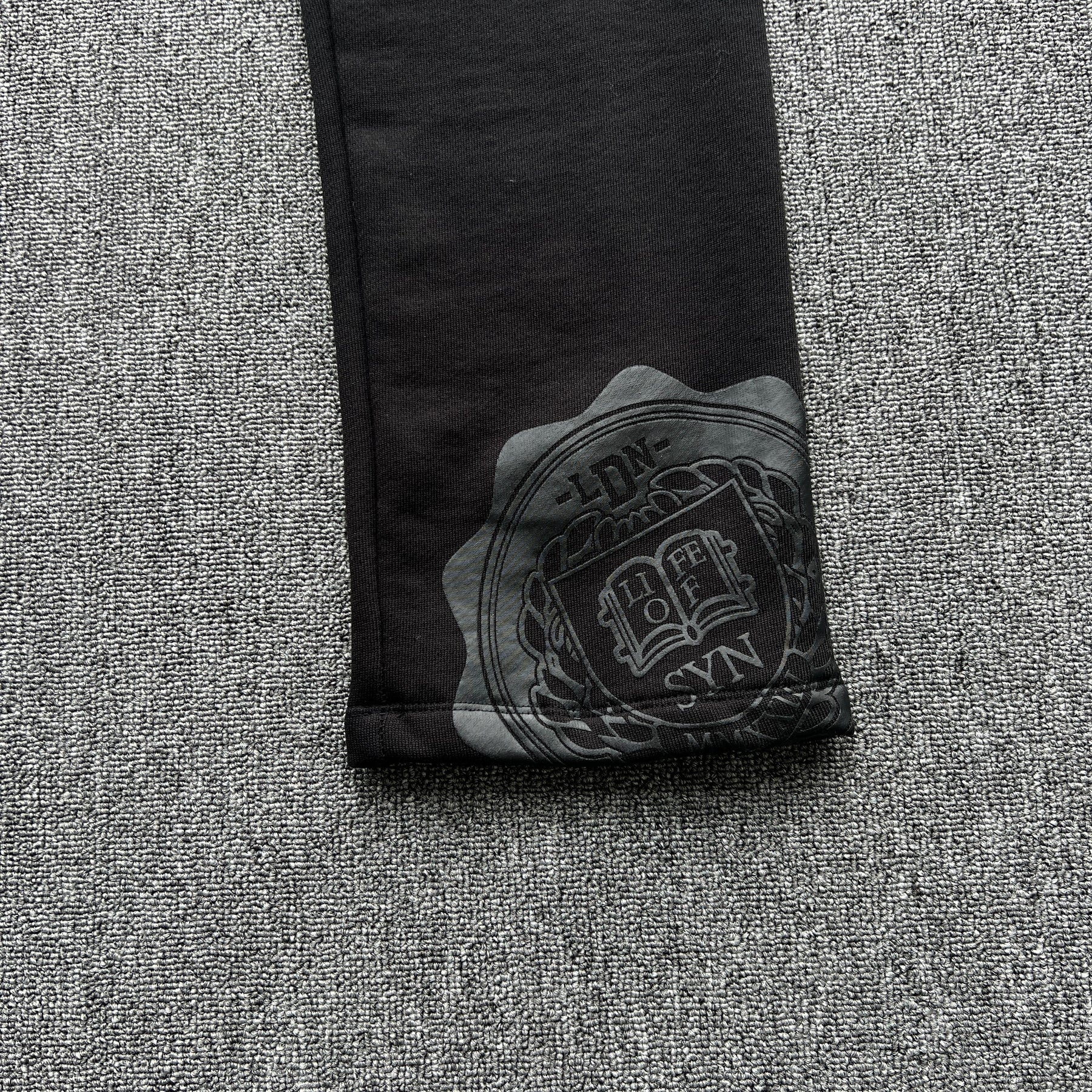 Conjunto Syna World “Crest Oth“ ( Preto e Cinza)