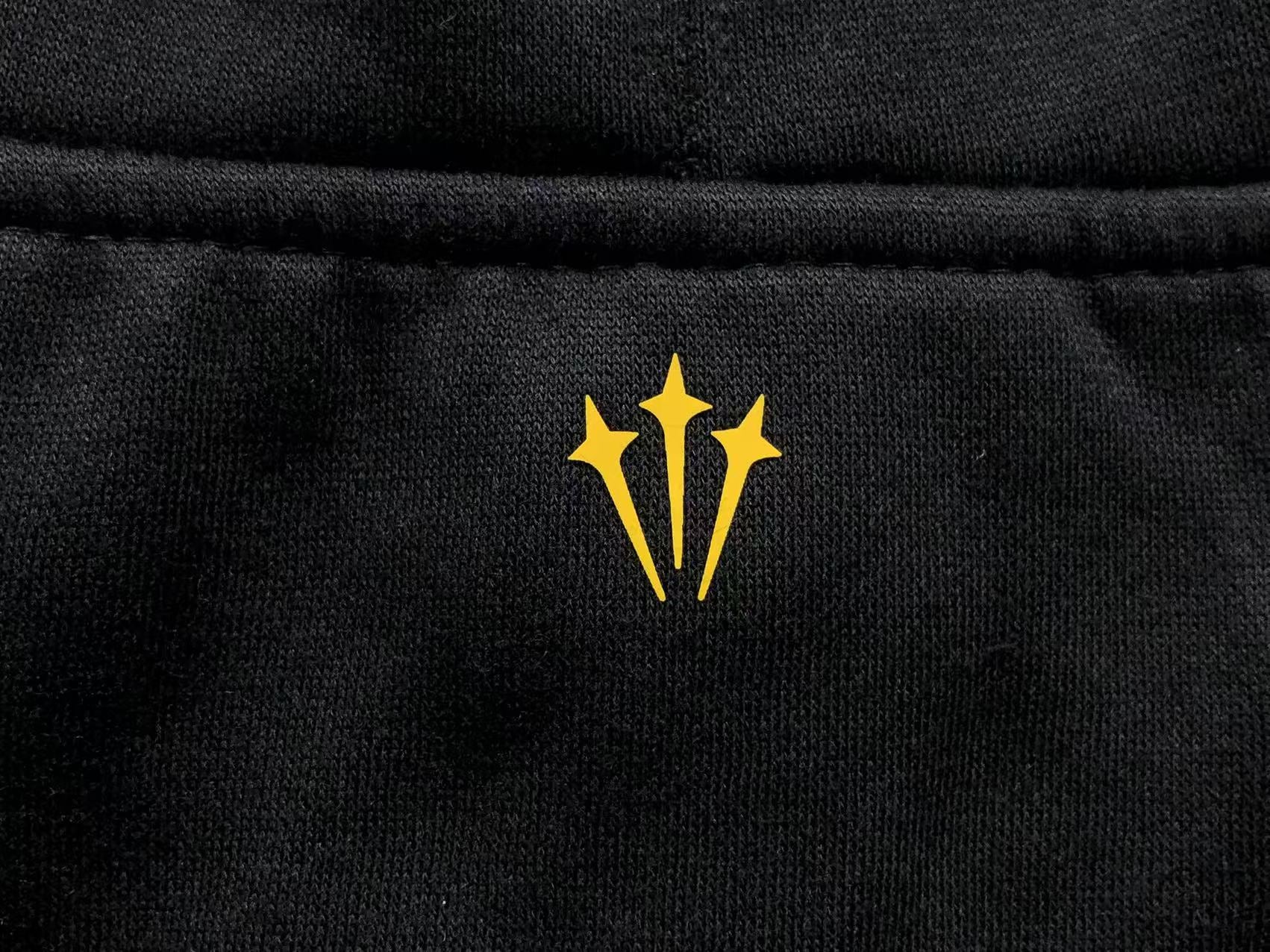 Conjunto Nocta x Nike “University Gold”