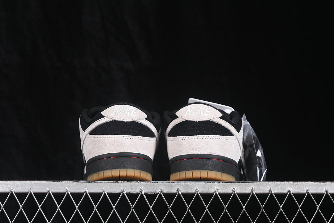 Dunk “Light Orewood Brown”