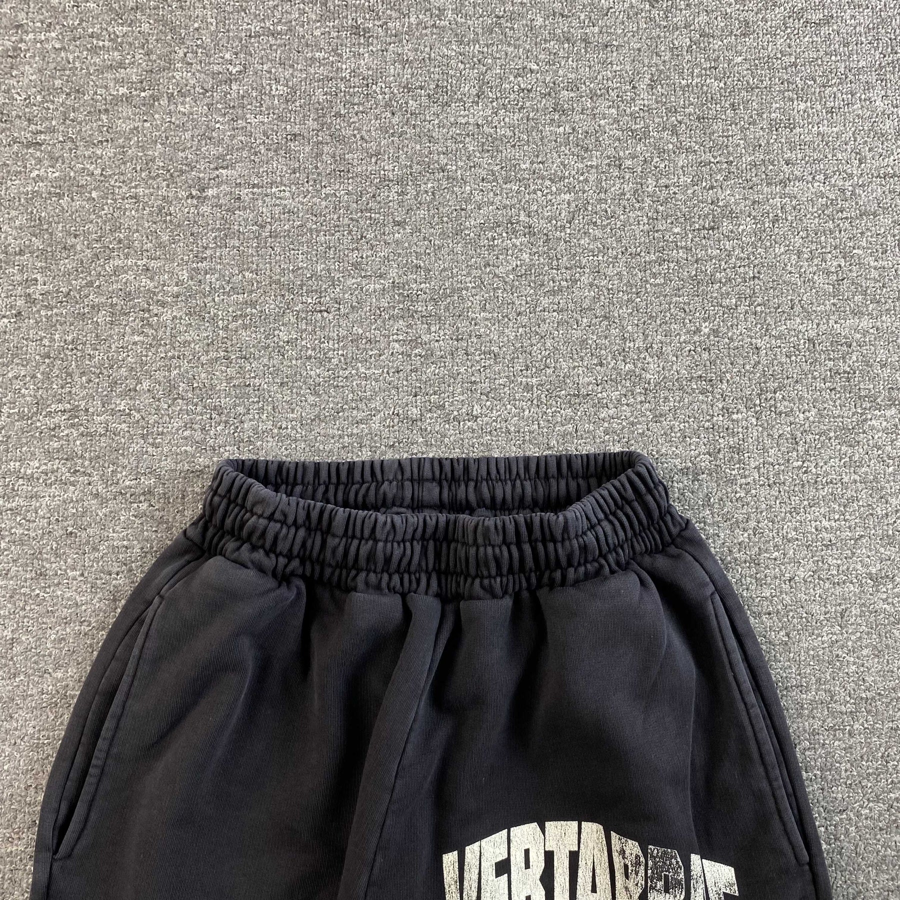 Calça Vertabrae “Group Home”