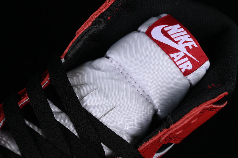 Jordan 1 High “Chicago”