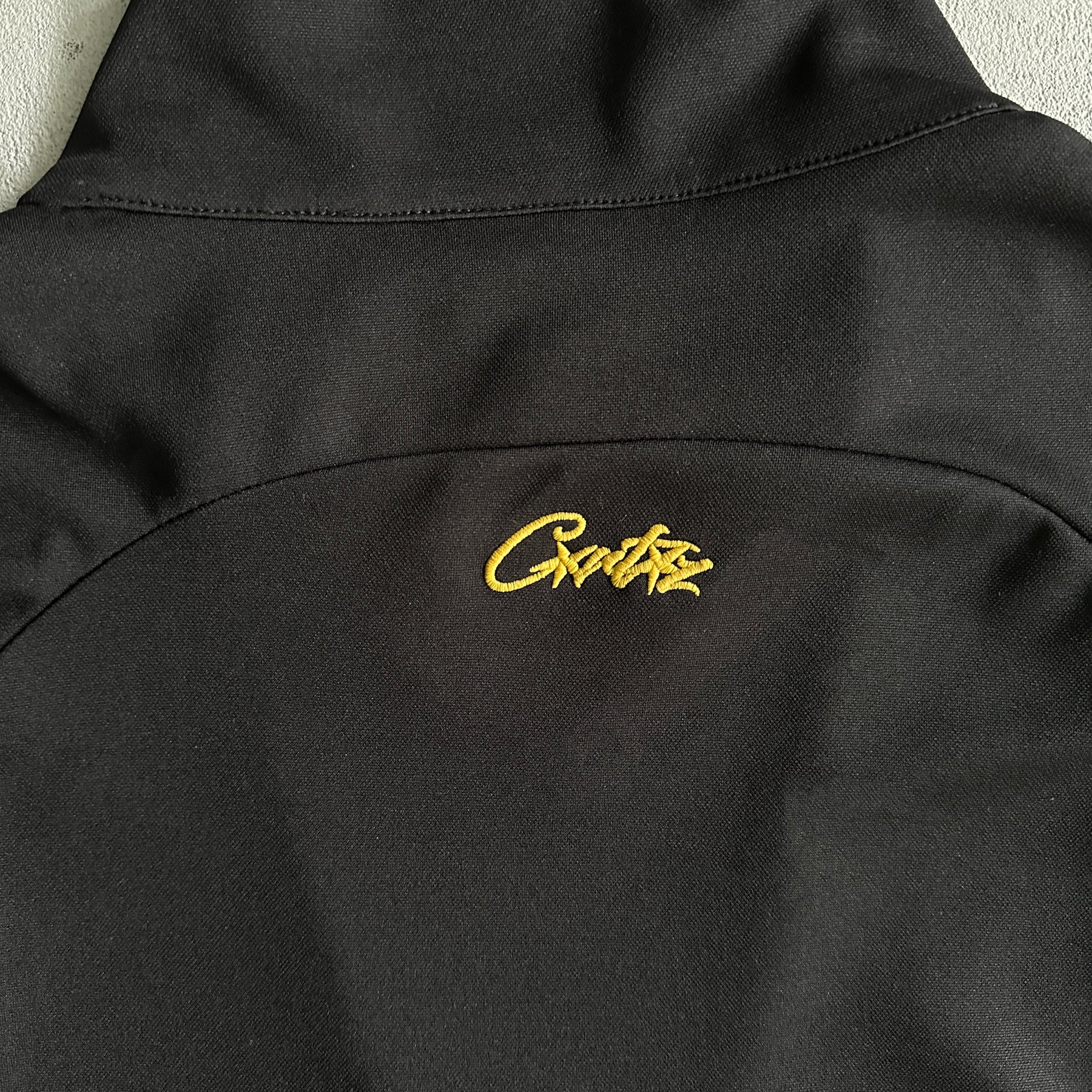 Camisa Corteiz ”Talismo” ( Preta Com Amarela )