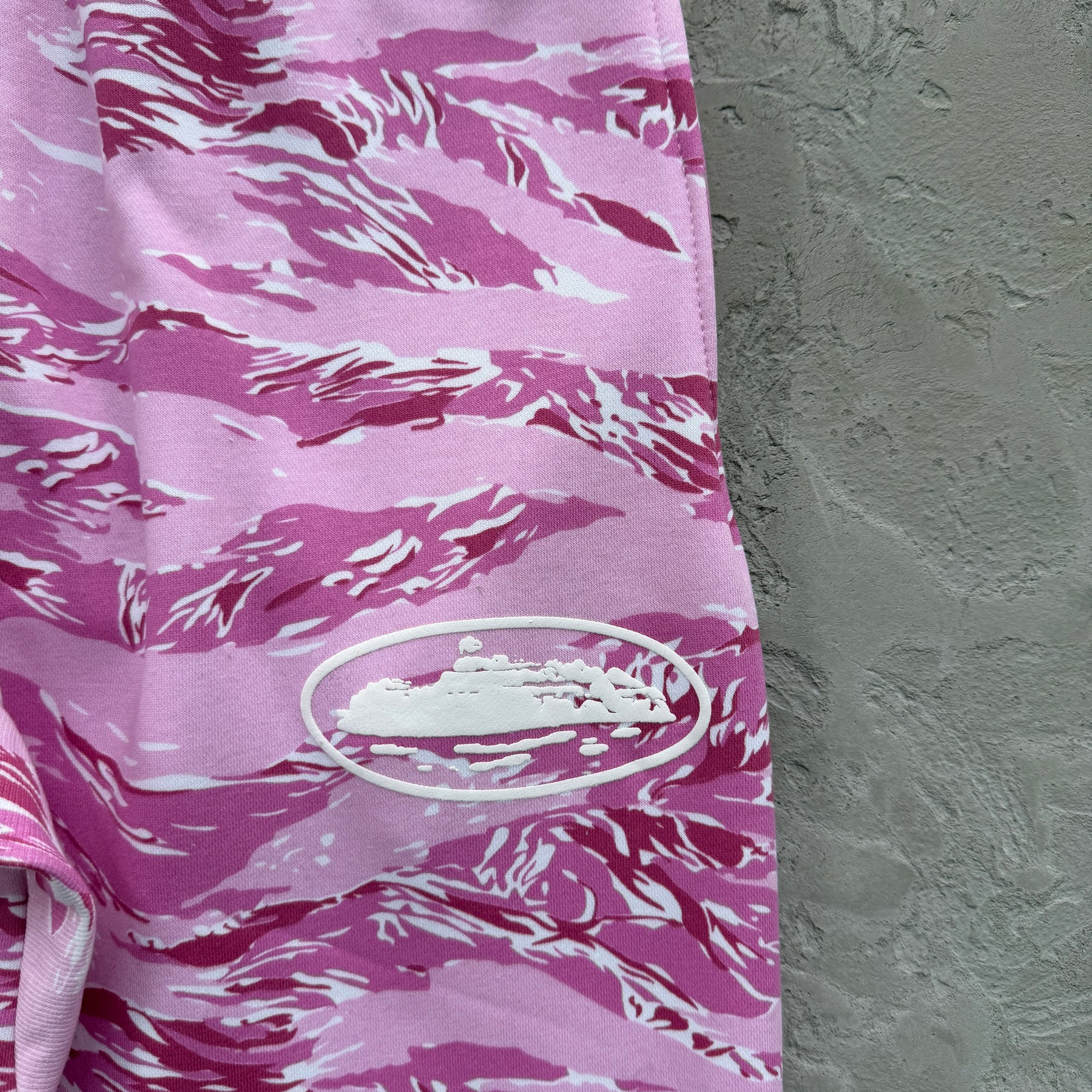 Conjunto Corteiz “Island Puff Print Pink”