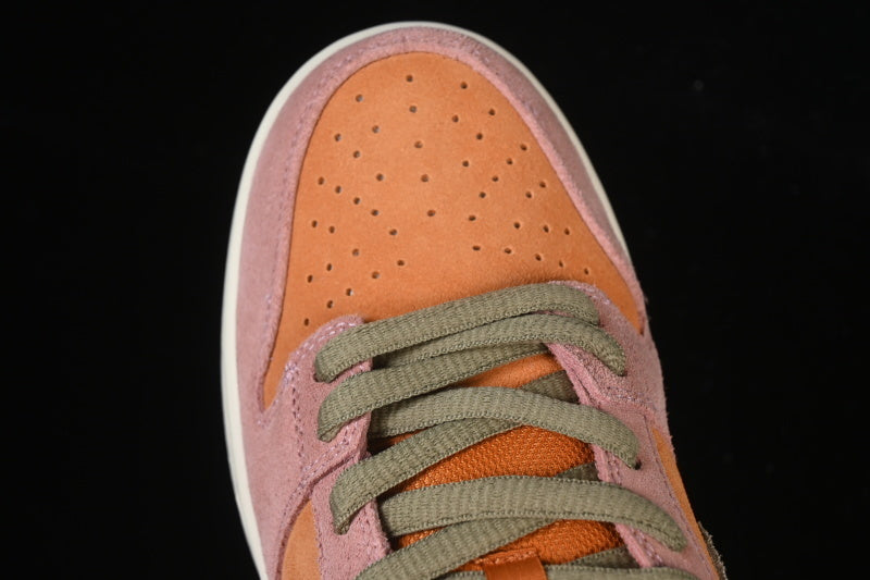 Dunk “Red Stardust”