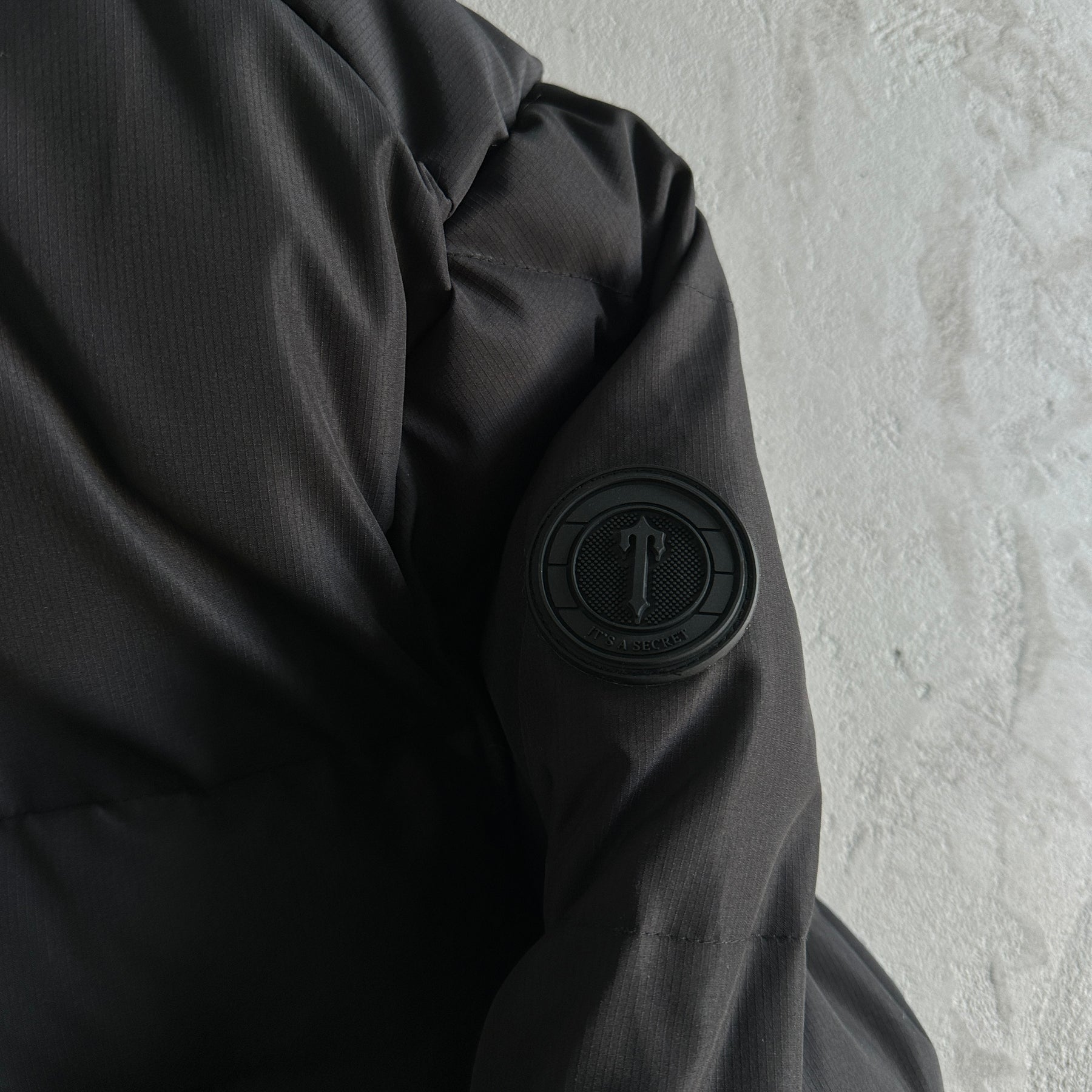 Jaqueta Trapstar “Decoded 2022 Hooded” ( Preta )