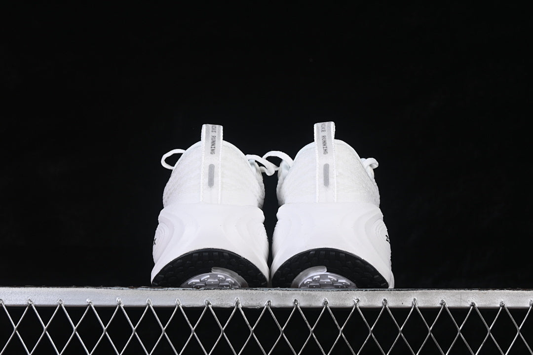 Air Zoom Vomero Plus “White”