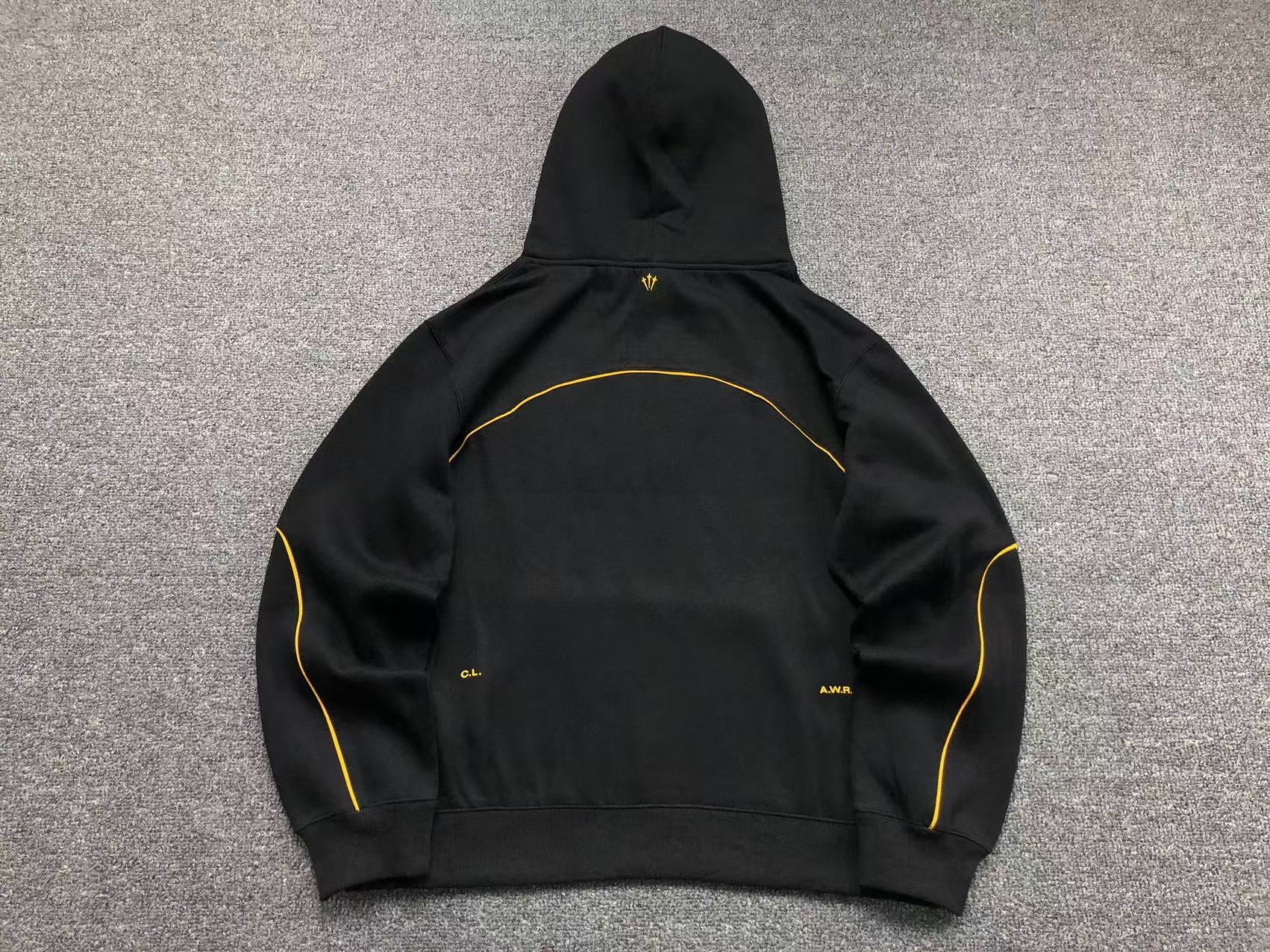 Conjunto Nocta x Nike “University Gold”