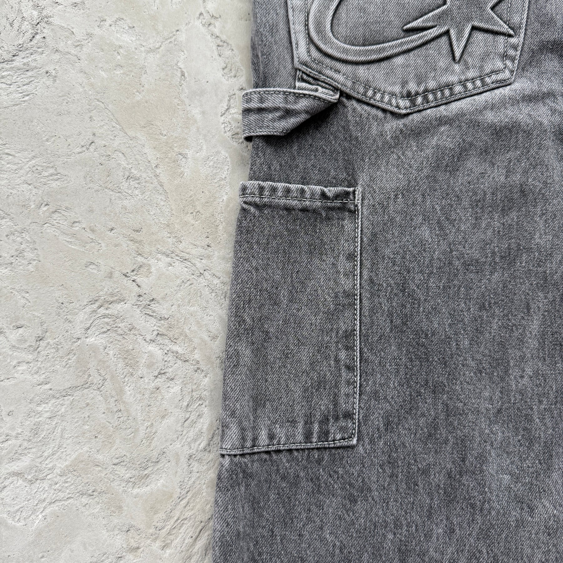 Calça Corteiz “Embossed C-Star DenimWork”