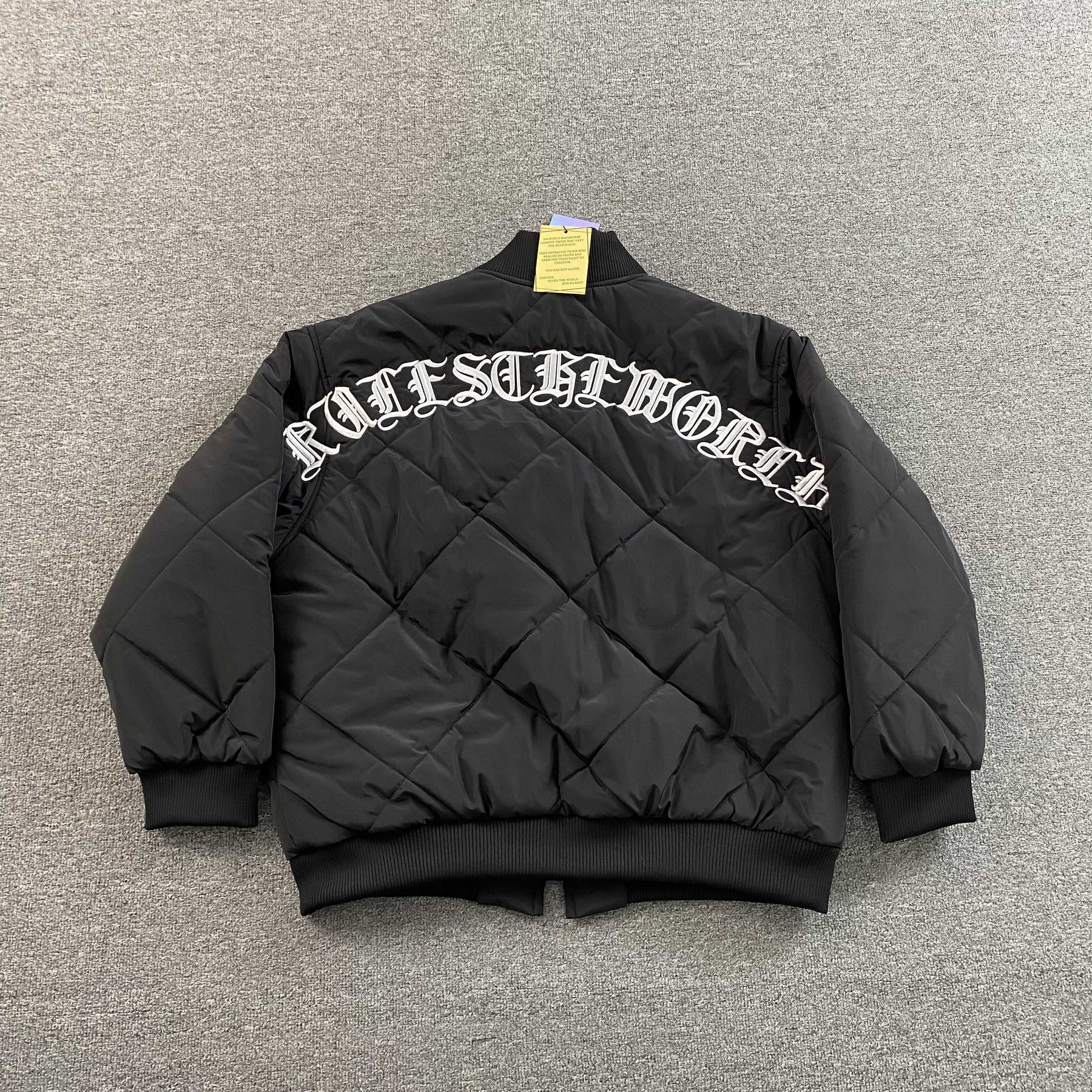 Jaqueta Corteiz “Olde English Quilted” ( Preta )