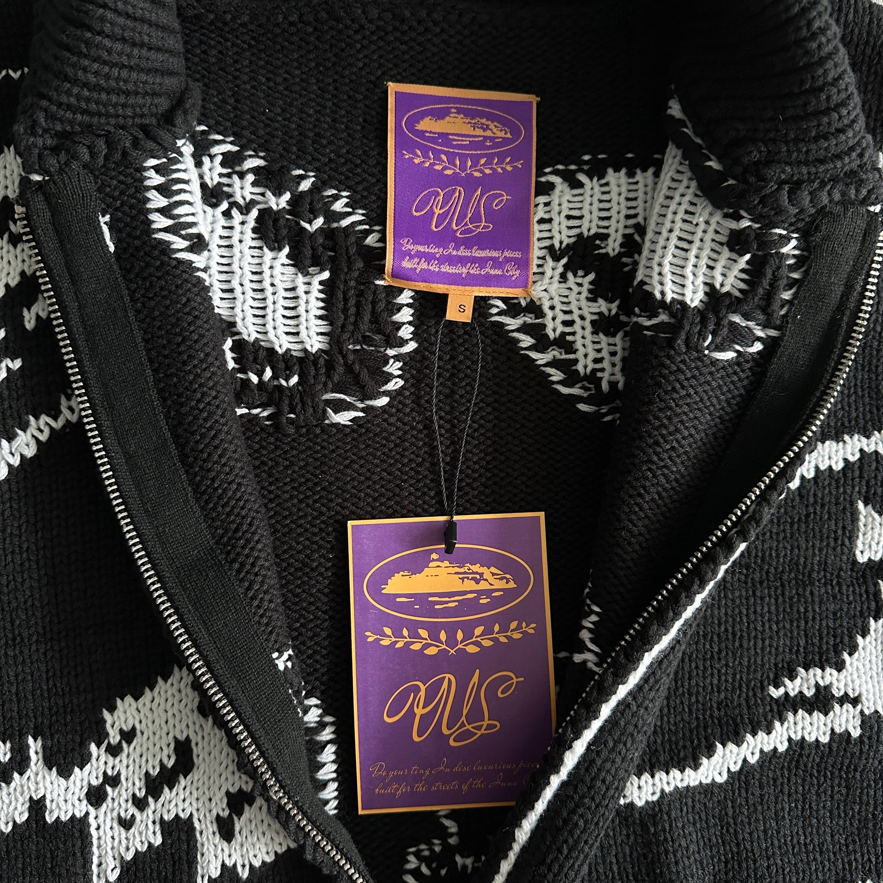 Jaqueta Corteiz “Heavy Knit” ( Preta com Branca )