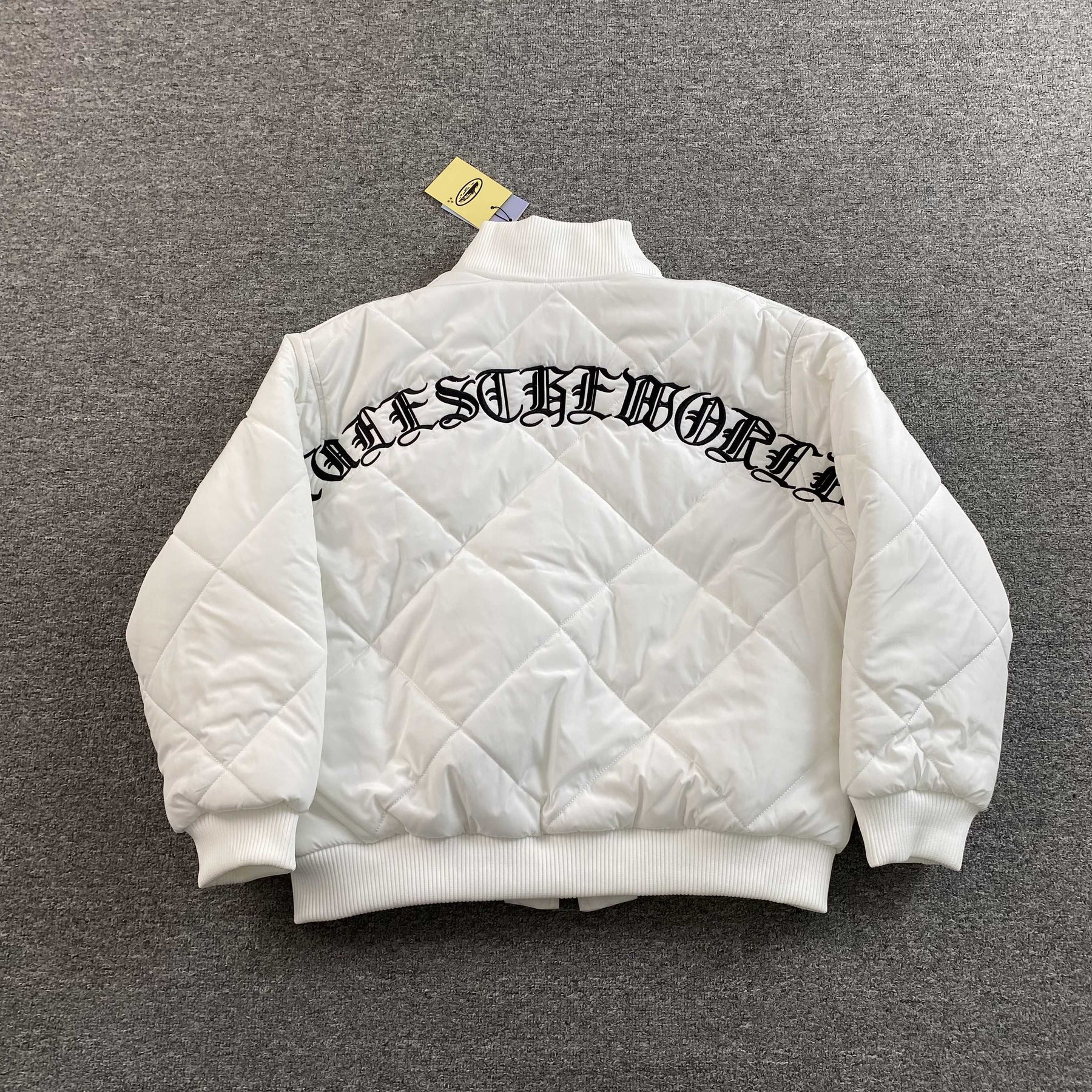 Jaqueta Corteiz “Olde English Quilted” ( Branca )