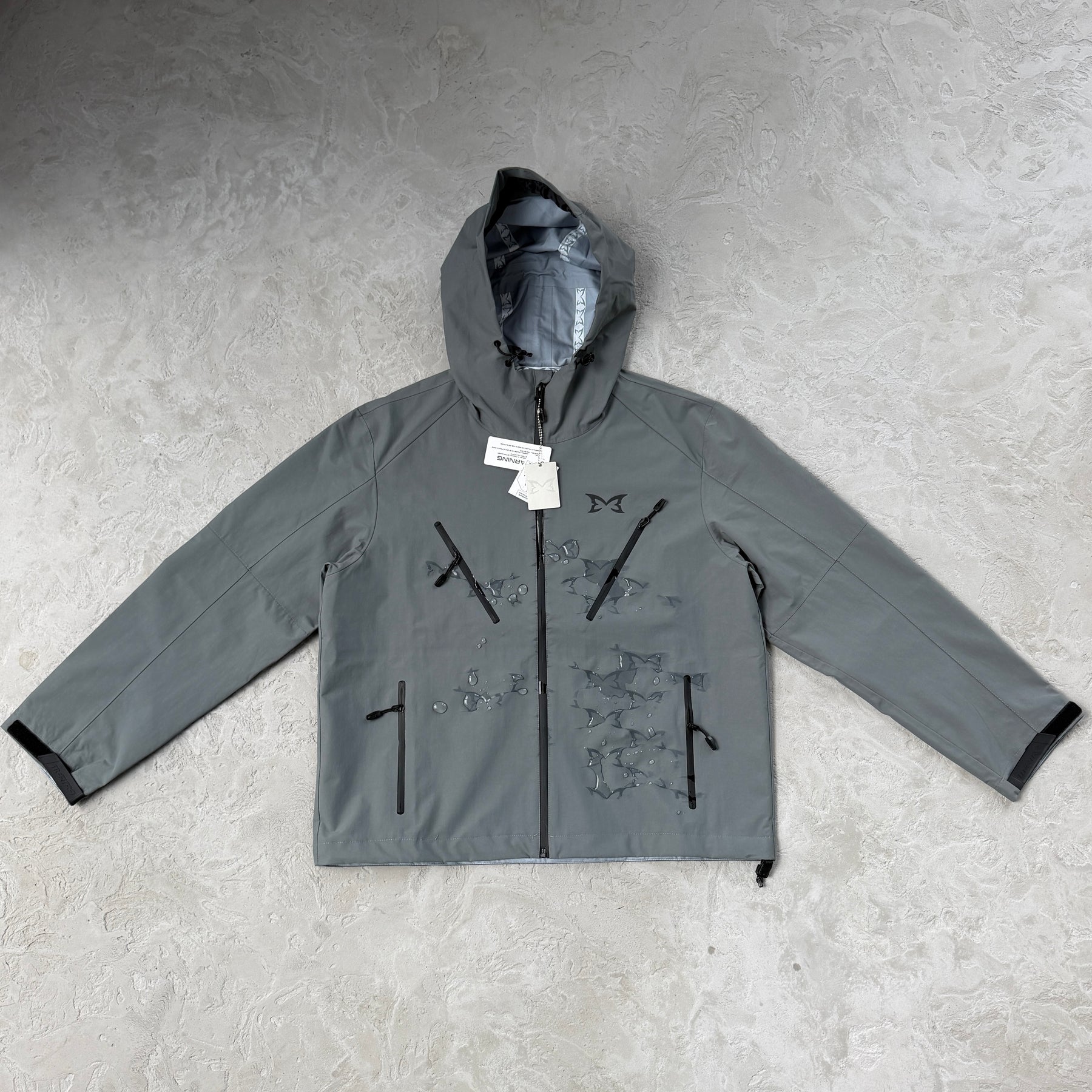 Jaqueta Mertra “Monogram Shell” ( Cinza )