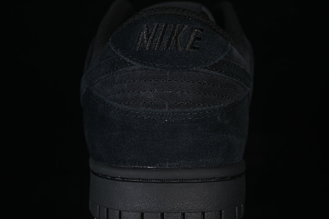 Dunk “Triple Black”