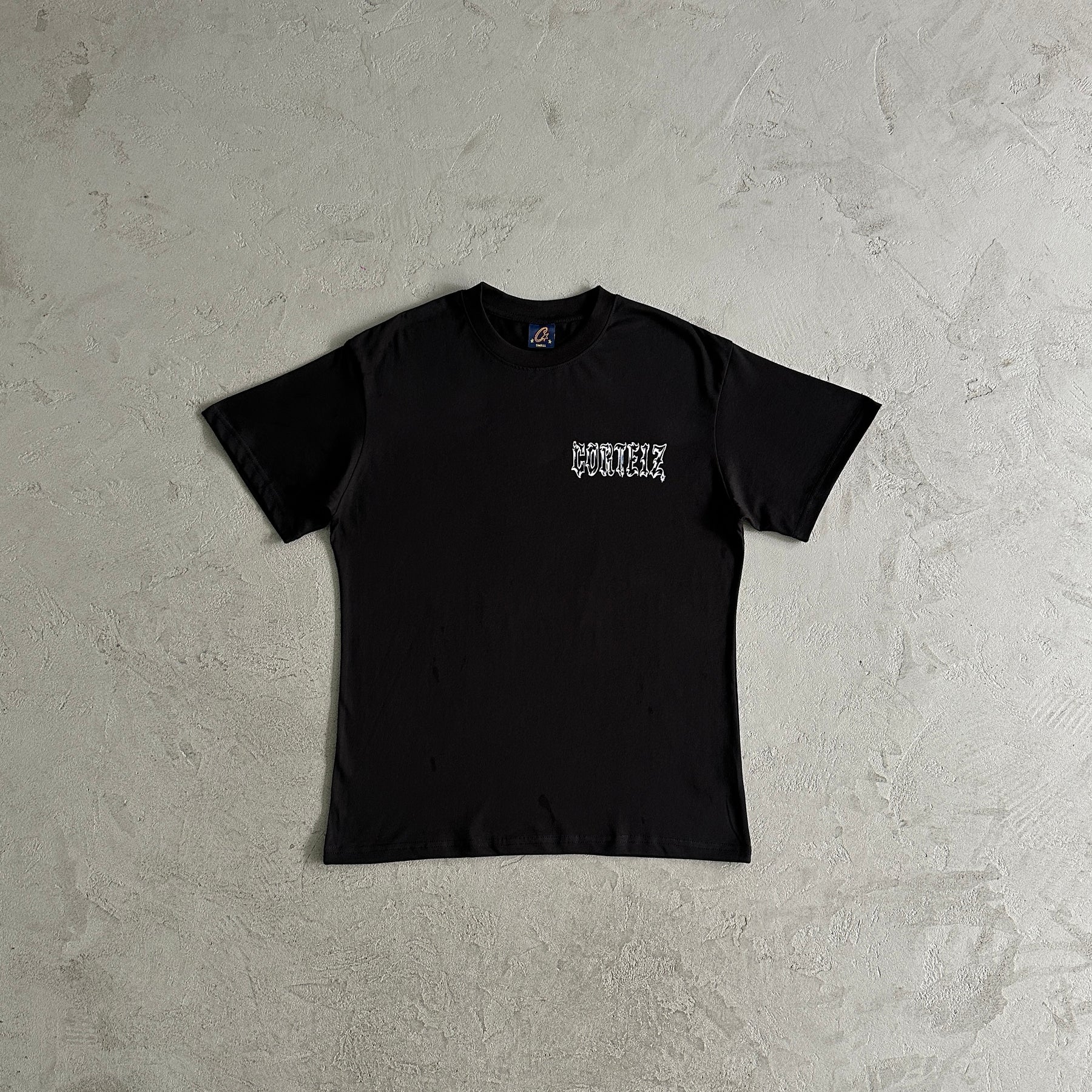 Camisa Corteiz ”Metal Sanskrit Letters”