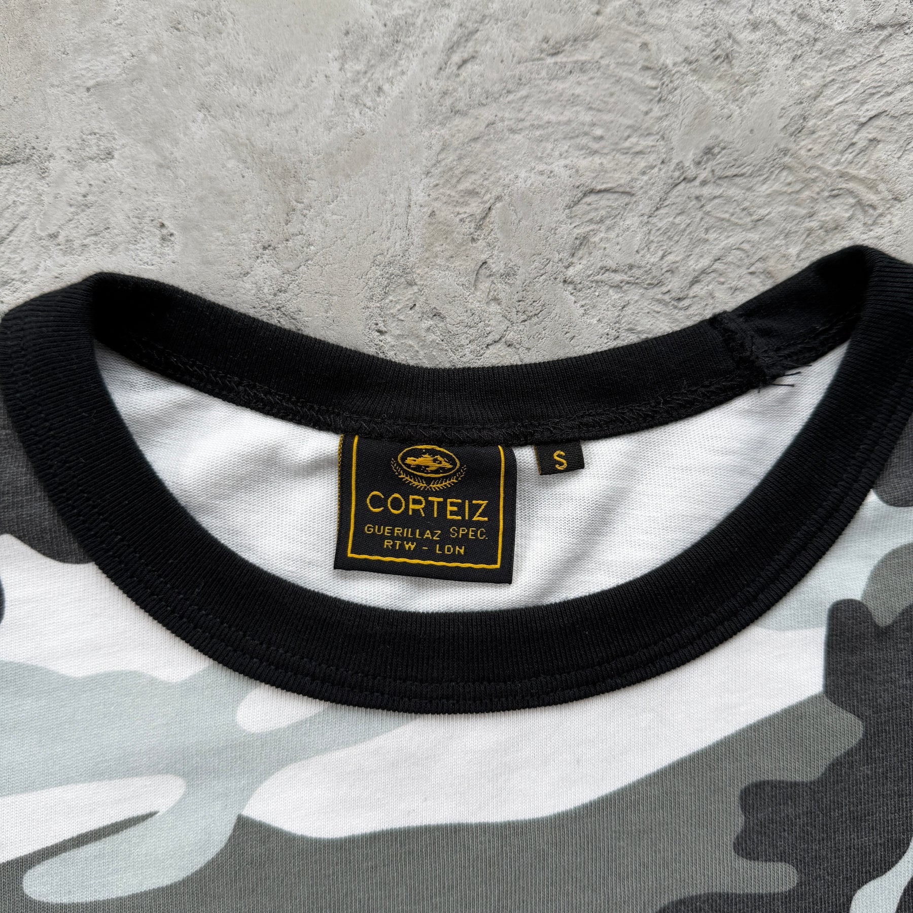 Sueter Corteiz “Eagle Camo Thermal”