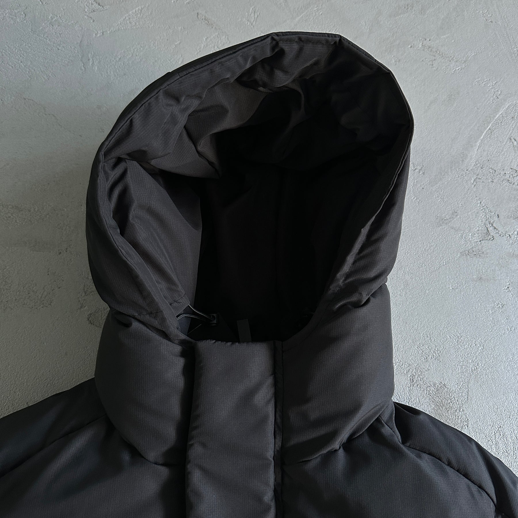 Jaqueta Trapstar “Decoded 2022 Hooded” ( Preto e Vermelho )