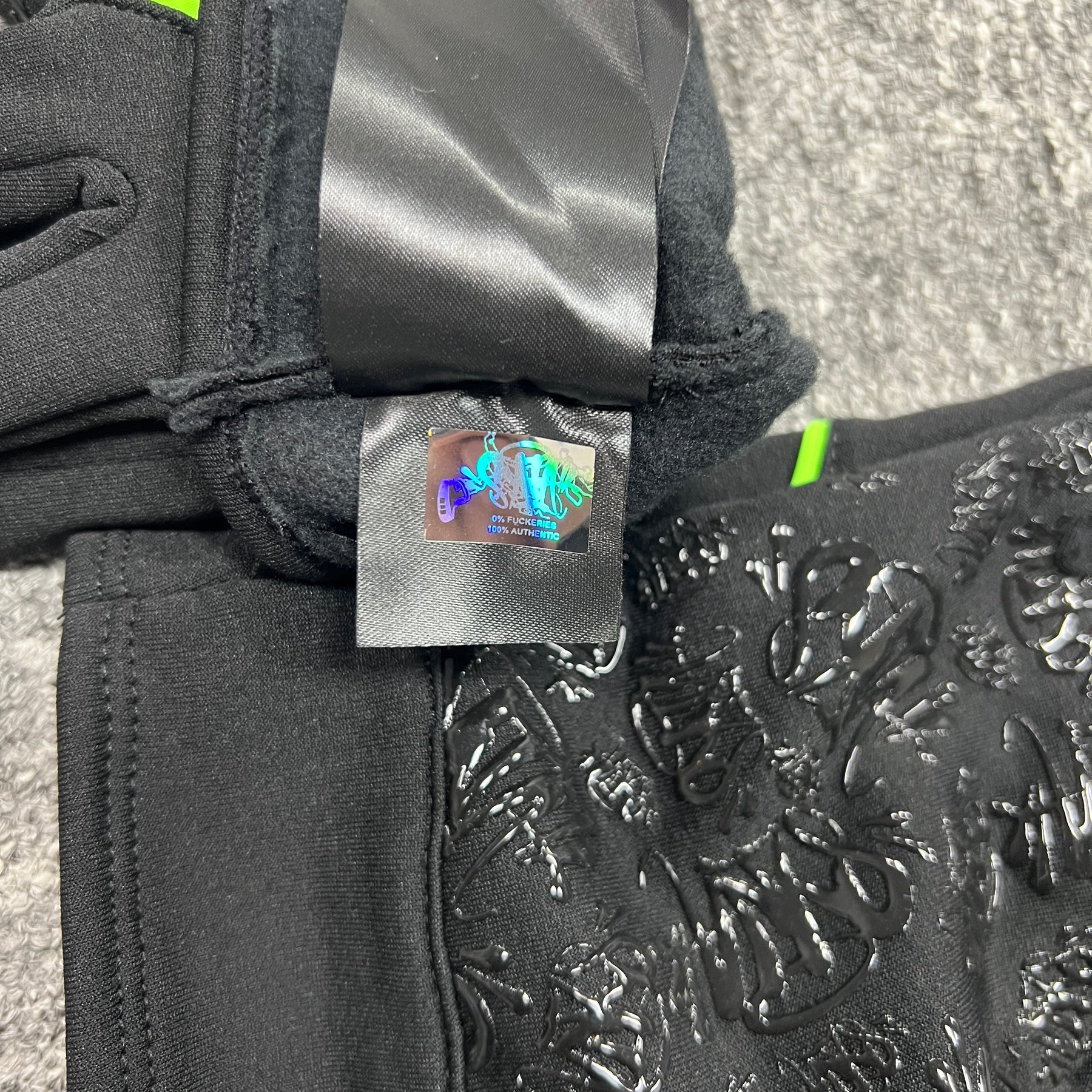 Luva Syna World ( Preta )