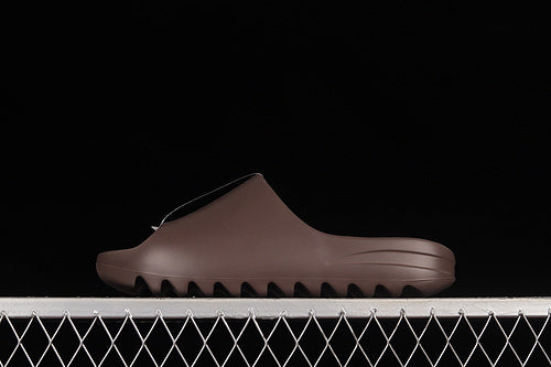 Yeezy Slide “Soot 2021”