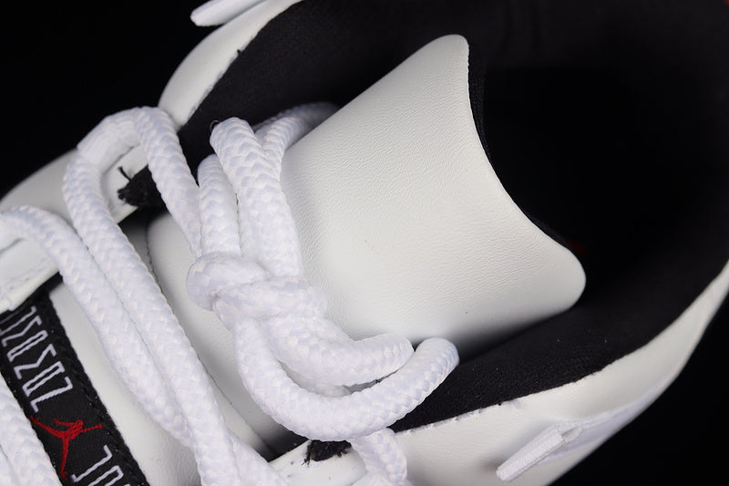 Air Jordan 11 Low ” Concord Bred ”